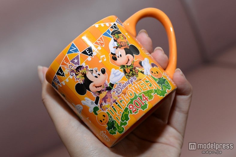 「ハッピーハロウィーンハーベスト」のミッキーとミニーらが描かれている