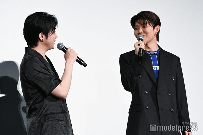 若井滉斗の“ボケる顔”に気づく大森元貴(C)モデルプレス