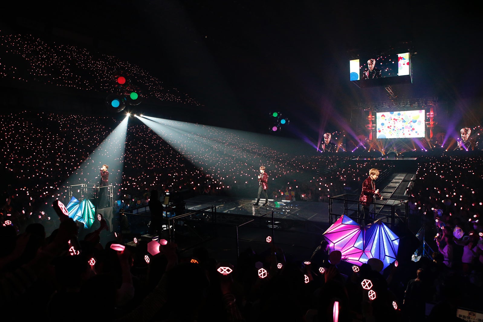 EXO-CBX※写真はさいたまスーパーアリーナ公演（提供写真）