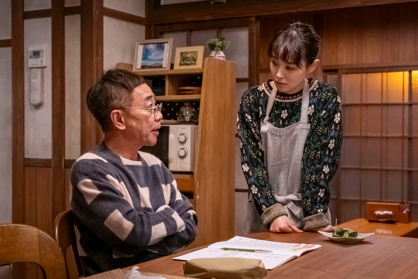 木梨憲武、奈緒「春になったら」（C）カンテレ