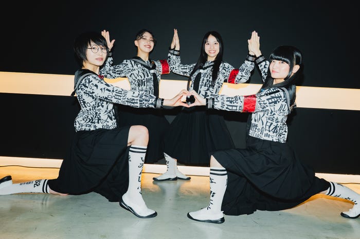 新しい学校のリーダーズ(提供写真)