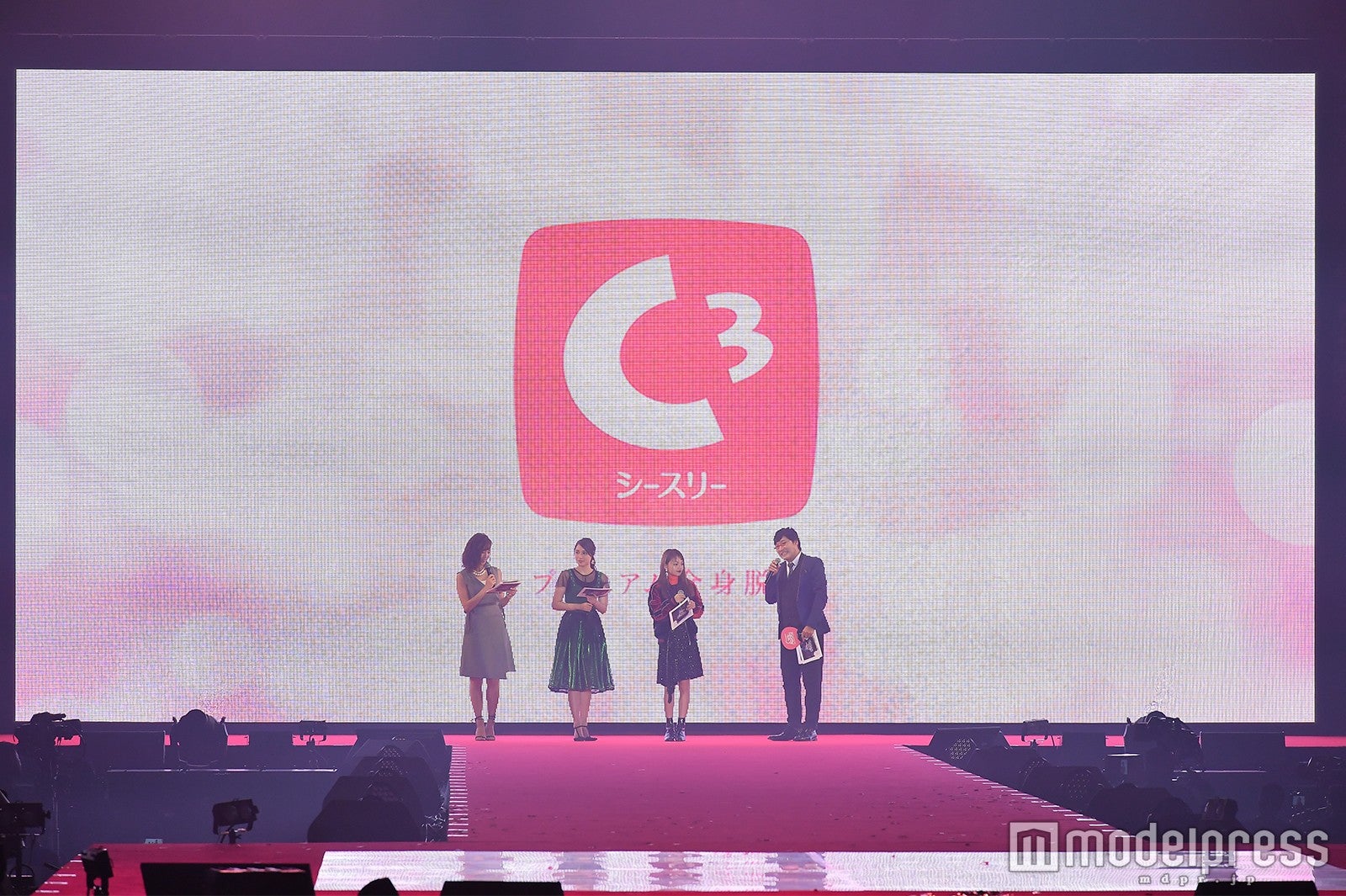 （C）モデルプレス