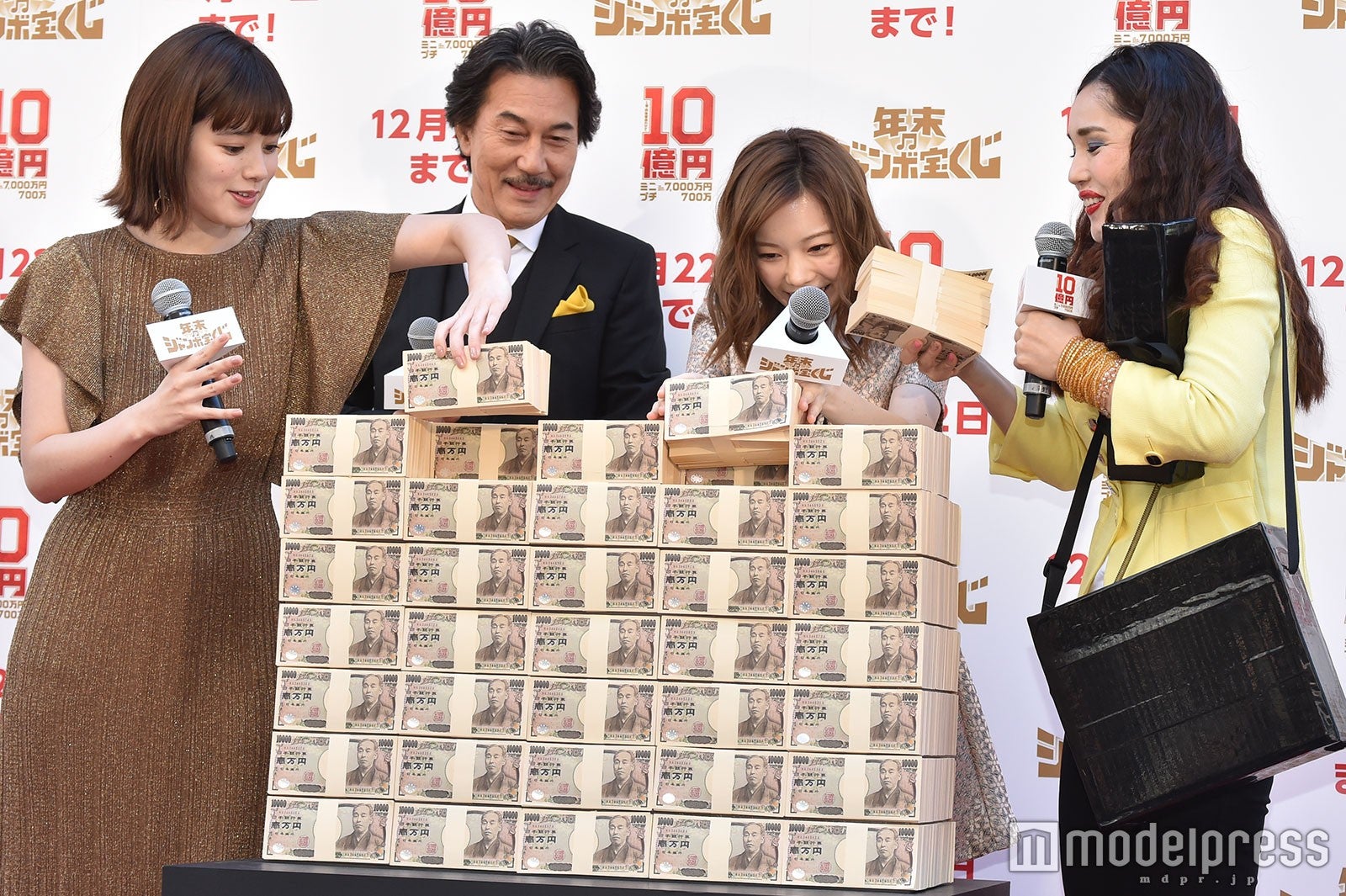 筧美和子、役所広司、島崎遥香、平野ノラ （C）モデルプレス