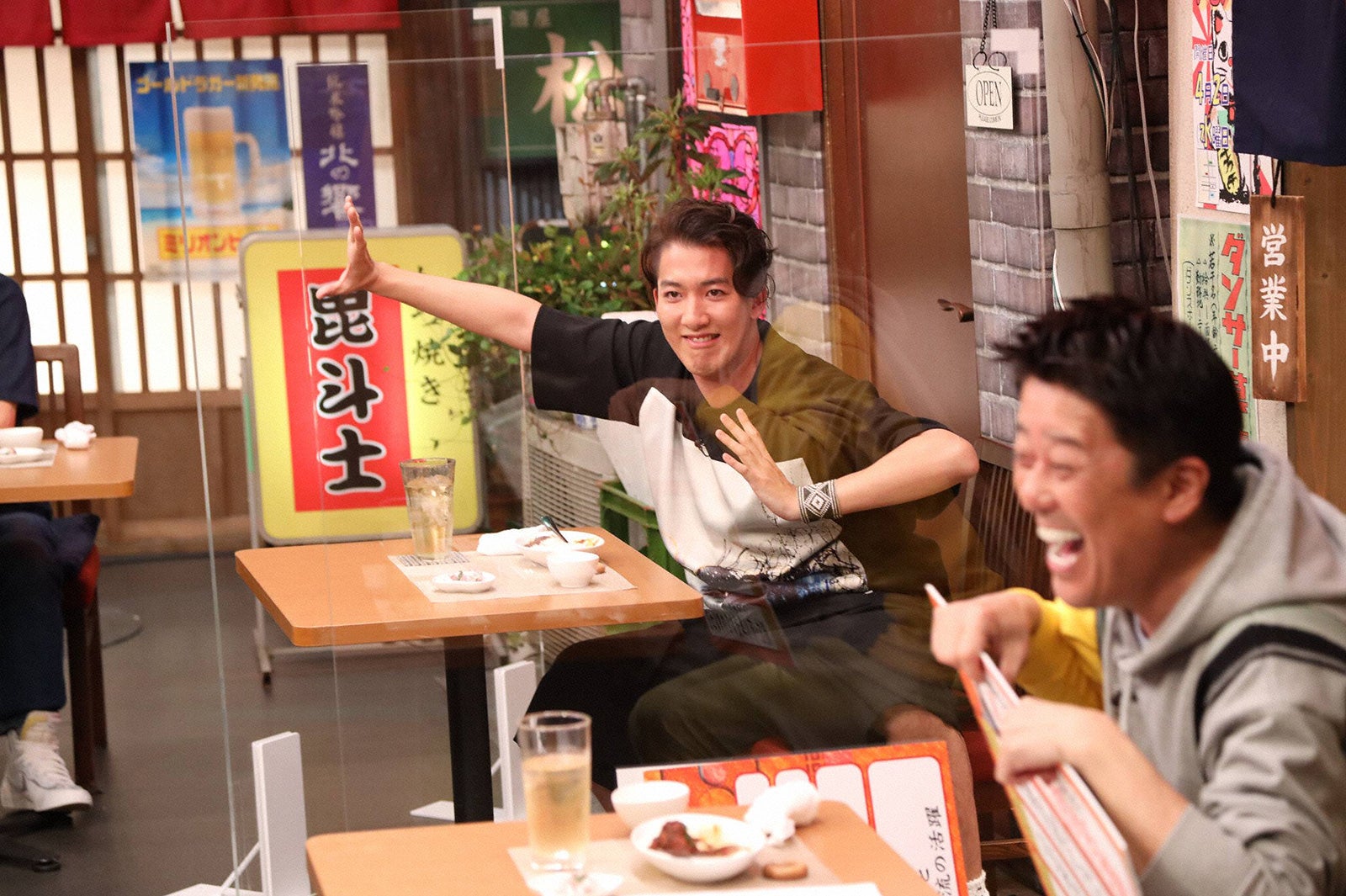 尾上右近、坂上忍（C）フジテレビ