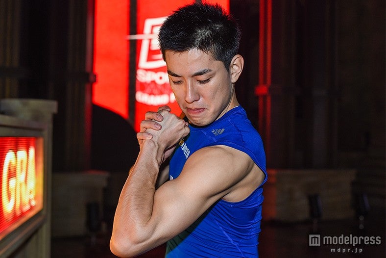 鍛え上げた筋肉をアピール／TBS系『究極の男は誰だ！？最強スポーツ男子頂上決戦』収録現場にて撮影