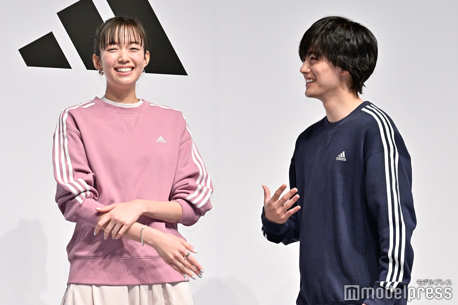 佐藤栞里、櫻井海音（C）モデルプレス