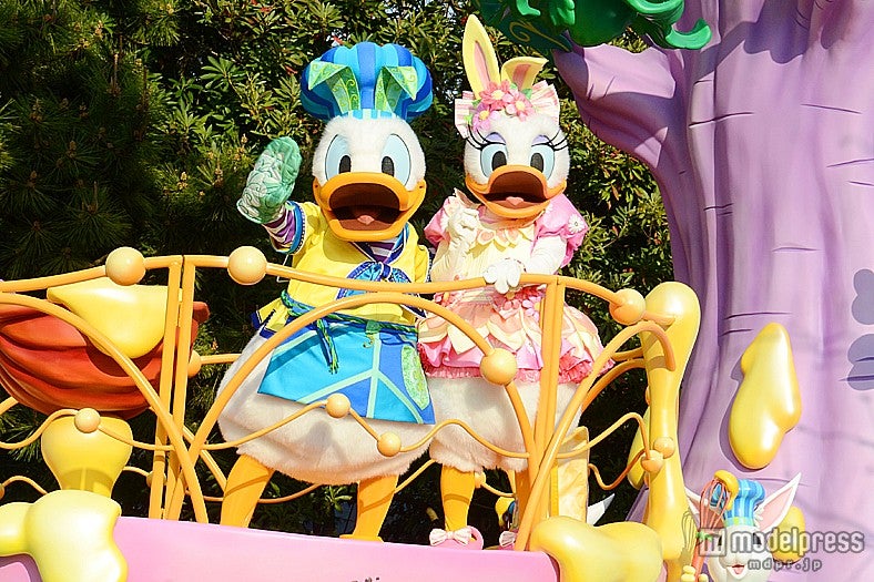 TDL「ヒッピティ・ホッピティ・スプリングタイム」のドナルド＆デイジー