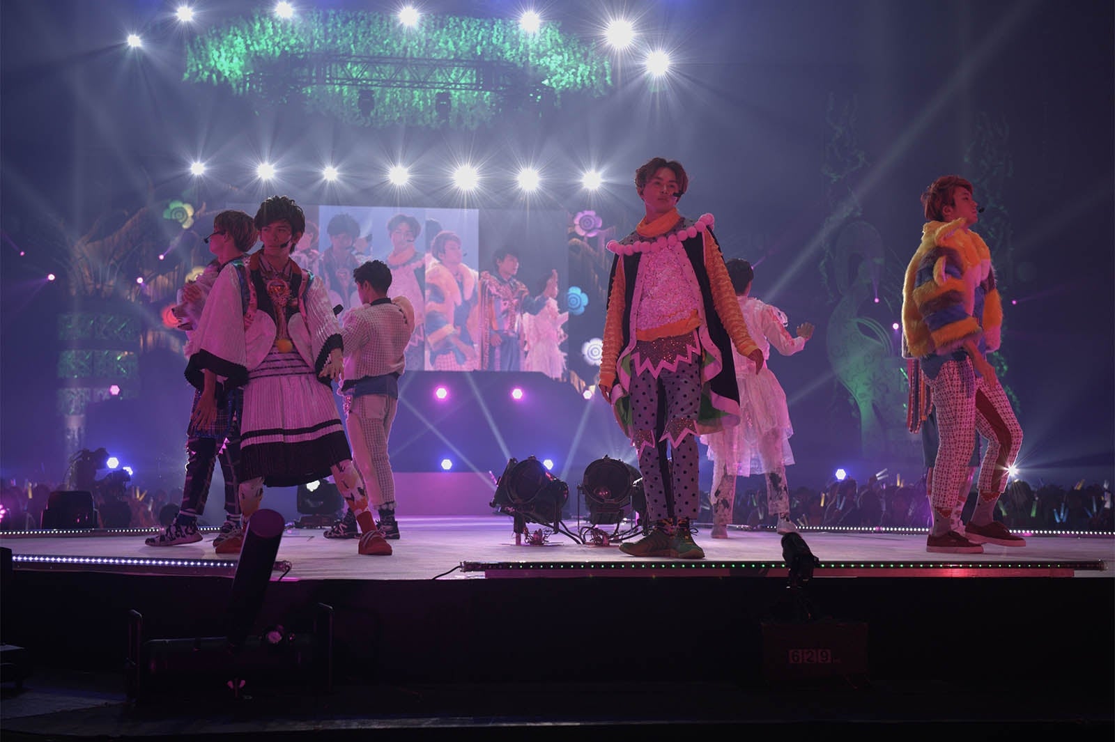 超特急／「BULLET TRAIN CHRISTMAS ONEMAN SHOW 2016 愛す。in Wonder Land 」より（写真提供：SDR）