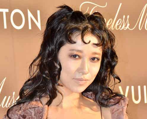 加藤ミリヤ、ヘルシー肌見せでモードな世界観を表現
