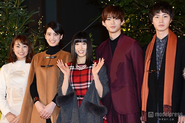 左より：清水くるみ、山崎紘菜、土屋太鳳、竜星涼、桜田通