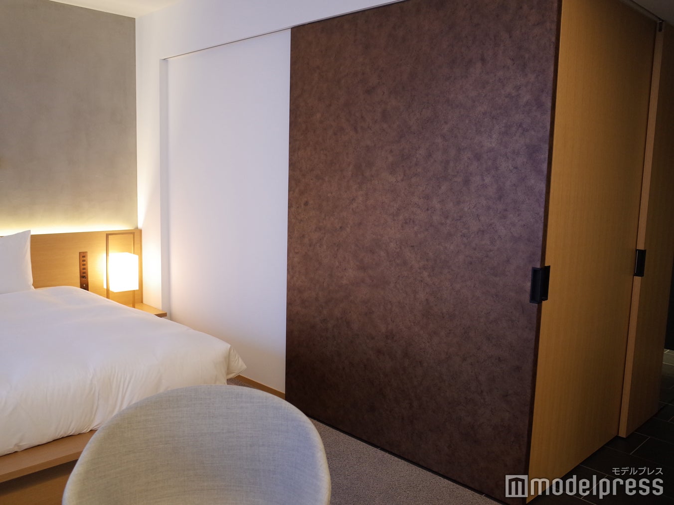 もちろん必要に応じて閉じること可能（C）モデルプレス