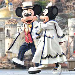 ミッキーマウス、ミニーマウス／「イッツ・クリスマスタイム！」（C）モデルプレス（C）Disney