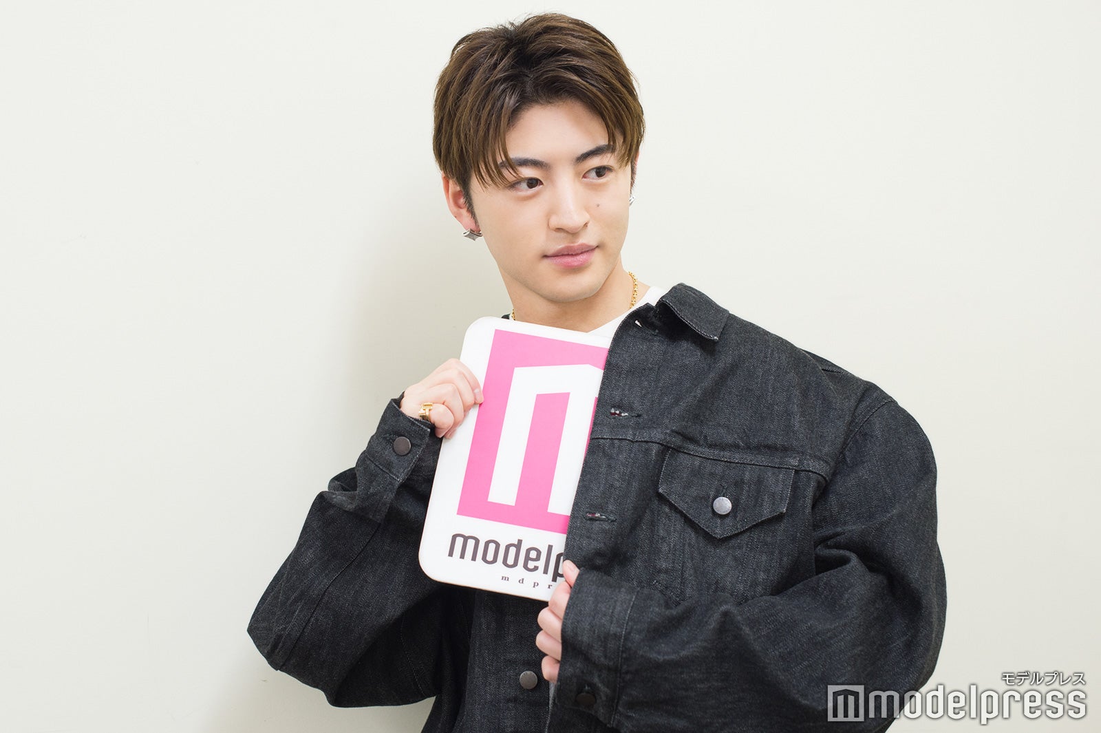 佐野玲於（C）モデルプレス