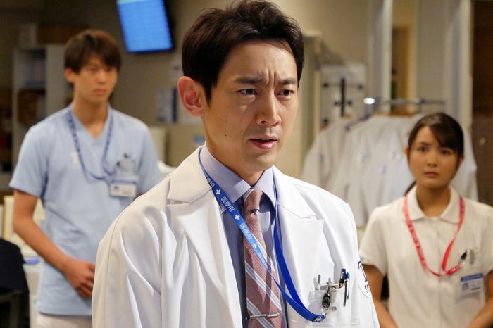 竹内涼真、小泉孝太郎、葵わかな/「ブラックペアン」第5話より(C)TBS