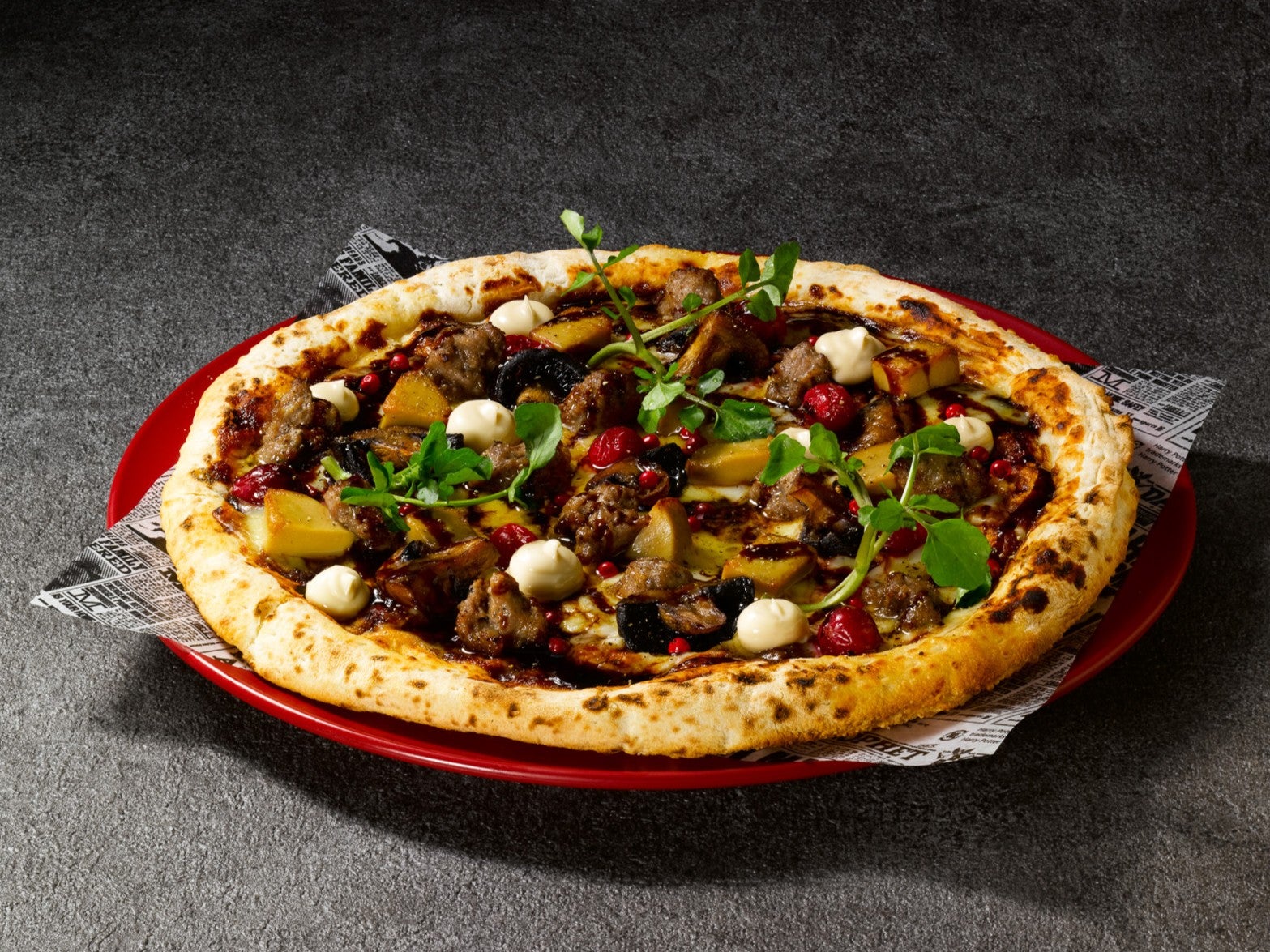 クリスマスフィーストピザ 2,800 円（税込）／Warner Bros. Studio Tour Tokyo – The Making of Harry Potter.