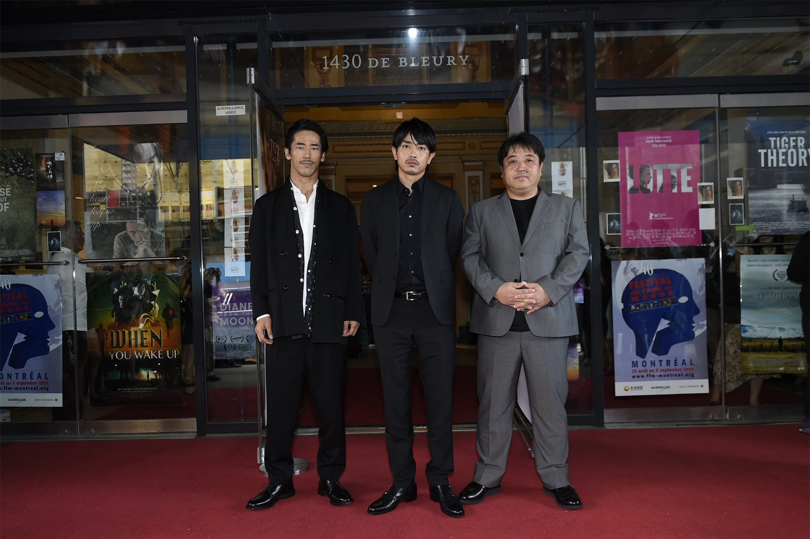 （左から）小林直己監督、青柳翔、錦織良成