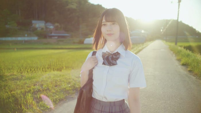 日向坂46、2ndシングル「ドレミソラシド」MVより(提供写真)