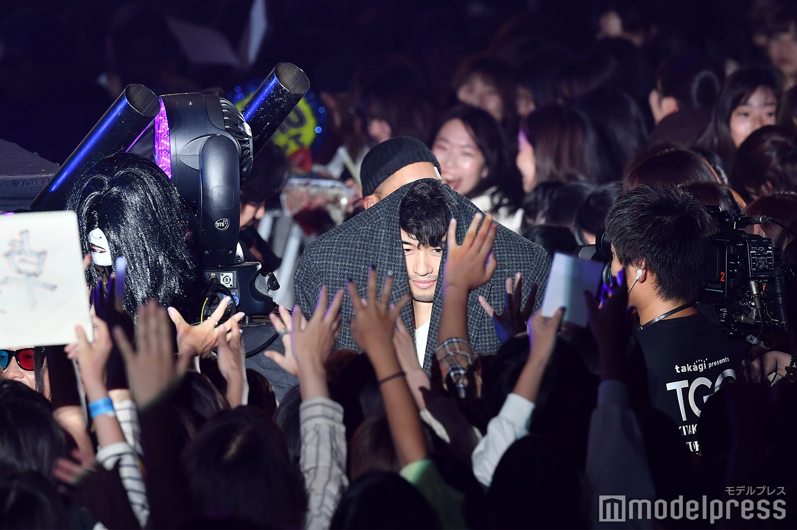 斎藤工、客席乱入でパニック 永野＆SWAYとランウェイで大暴れ＜TGC北九州2019＞