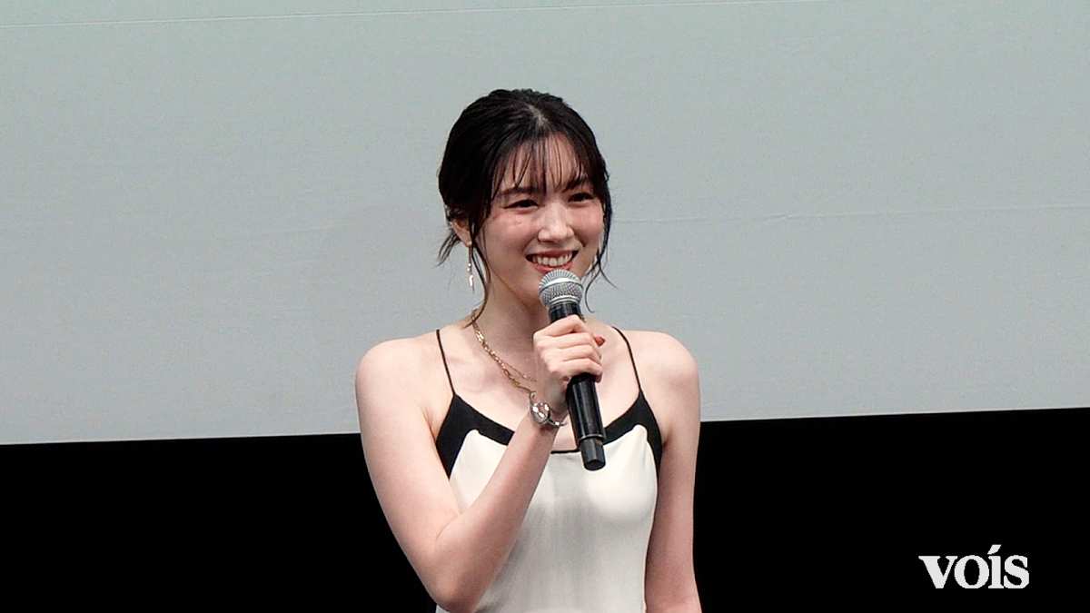 永野芽郁、１年半ぶり舞台挨拶 美しさ放つオールインワンドレス 前日の雨のレカペ気遣う