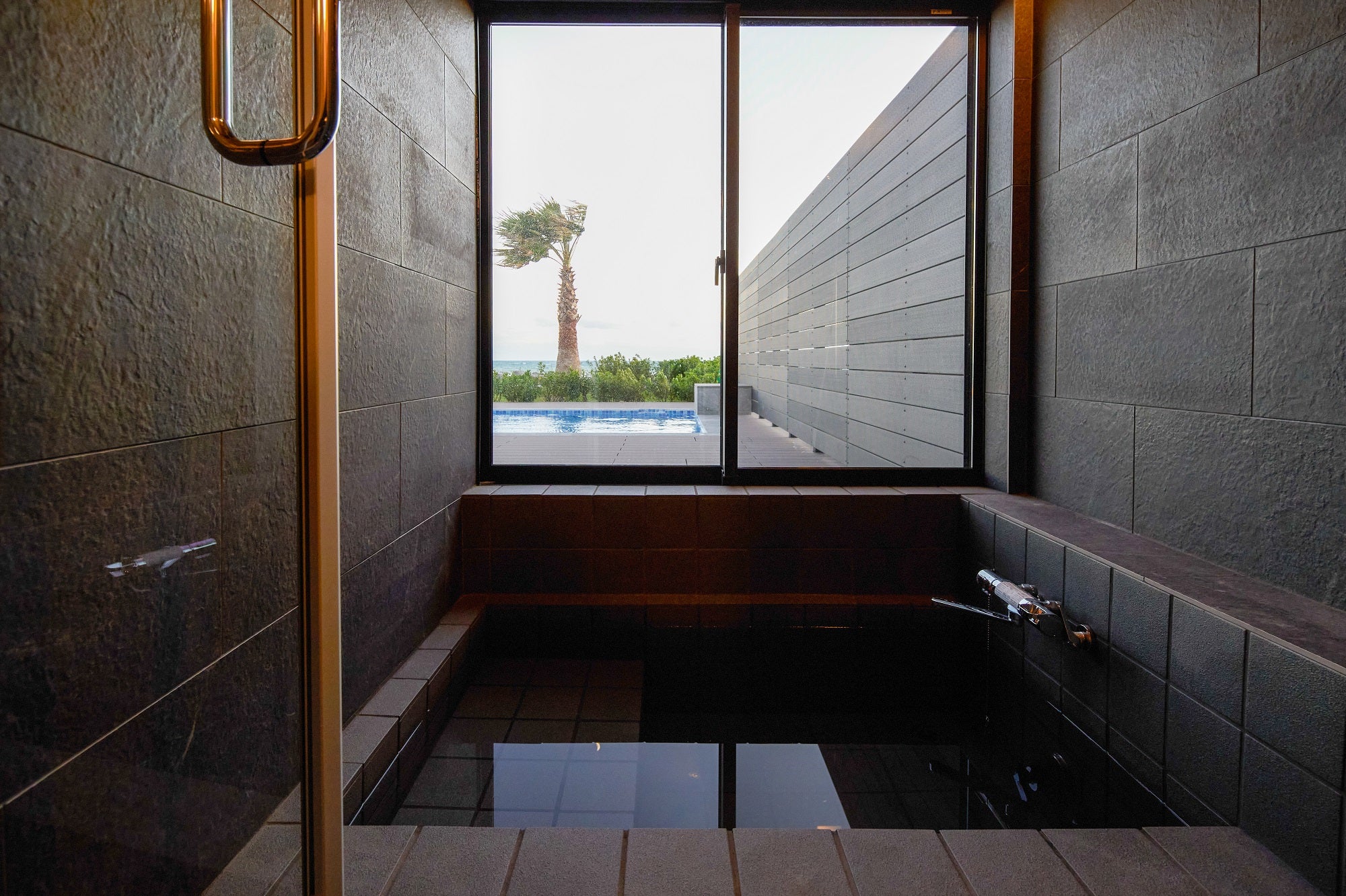 プライベートオーシャンヴィラ -ヴィラ 藍水-／画像提供：マリントピアリゾート