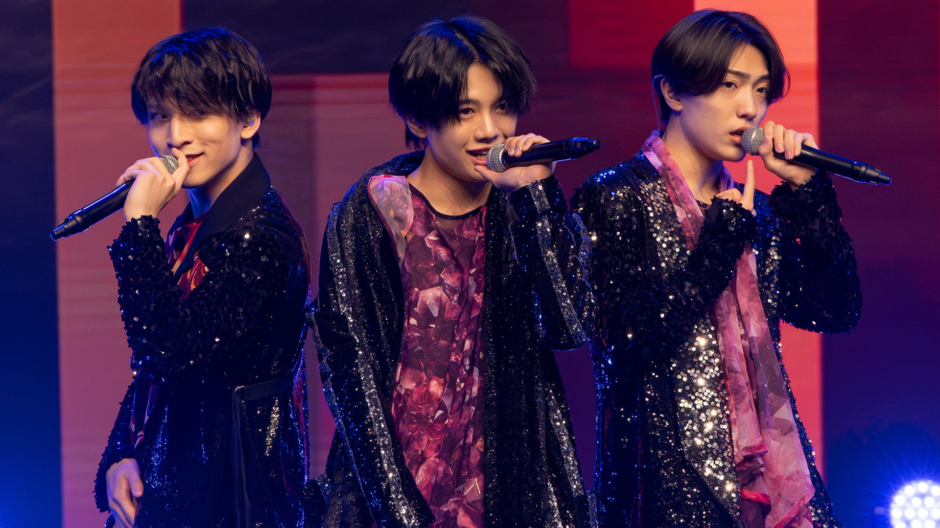 山中一輝、真弓孟之、井上一太（C）Storm Labels Inc.