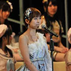 AKB48を卒業した篠田麻里子／涙ながらに卒業を発表（AKB48「第5回総選挙」より）