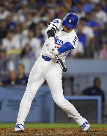 大谷翔平が不運 痛烈打球もミッチェルのダイビングキャッチに阻まれる 本拠地が大きなため息に→直後にパヘスが勝ち越し弾で沸き返る 山本由伸がガッツポーズ