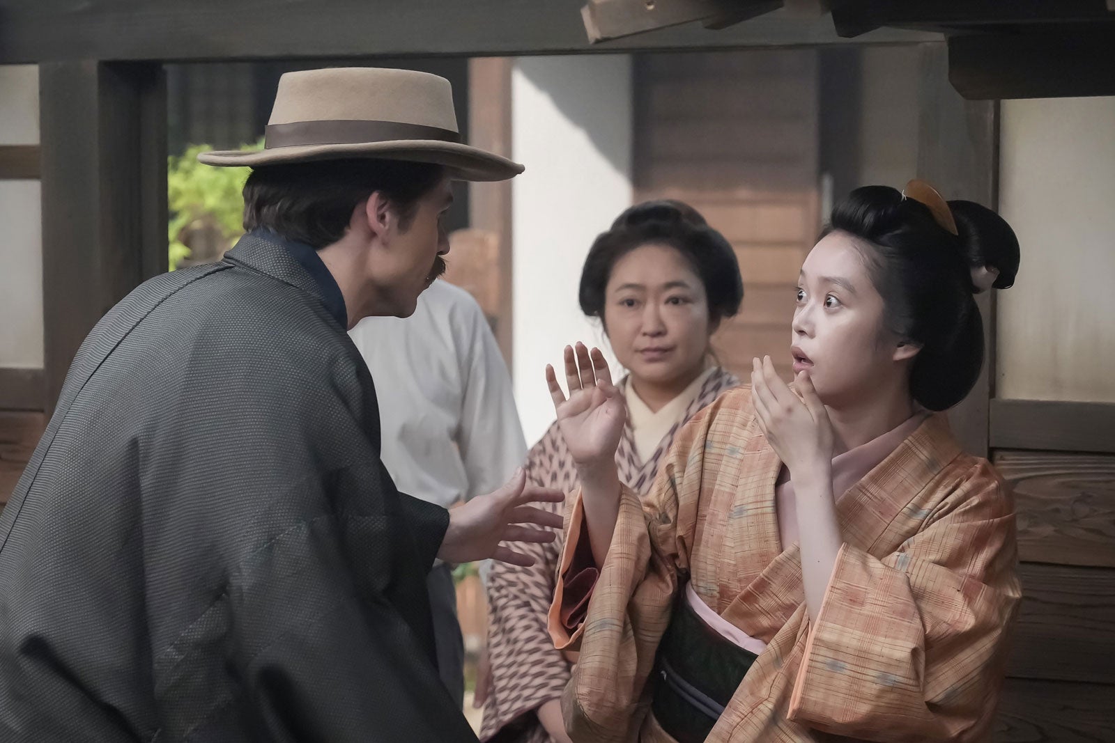 トミー・バストウ、池脇千鶴、高石あかり「ばけばけ」第72話（C）NHK