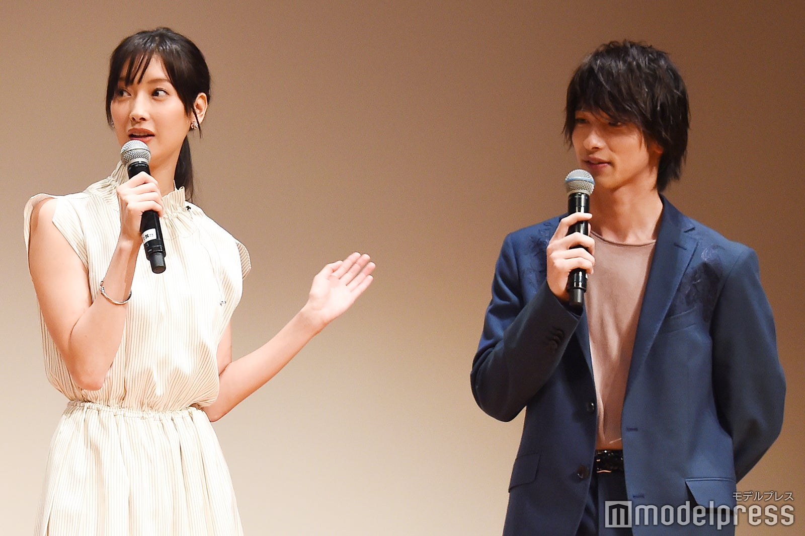 菜々緒「横浜くんは意外とぽんこつで可愛らしい」 （C）モデルプレス