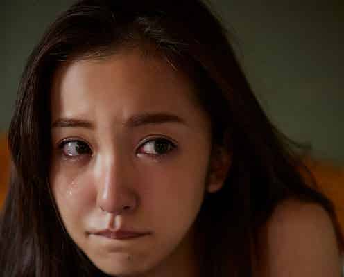 板野友美、撮影中に涙 感情入り混じる