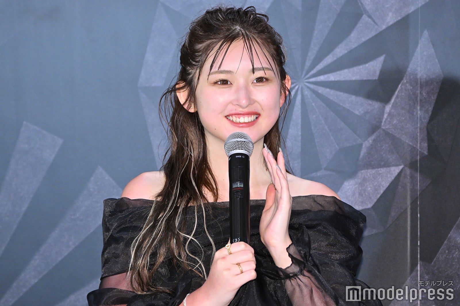 画像12 20 ゆうちゃみ、ミニスカで美脚大胆披露 “別人級メイク”で印象ガラリ「180度変わった感じ」 モデルプレス