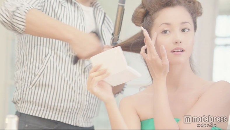 沢尻エリカ、すっぴんを公開？素顔から華麗に変身