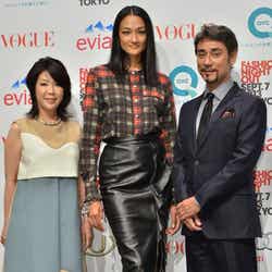 「FASHION’S NIGHT OUT 2013」開催直前記者発表に出席した(左から)「VOGUE JAPAN」渡辺三津子編集長、冨永愛、クリス・ペプラー
