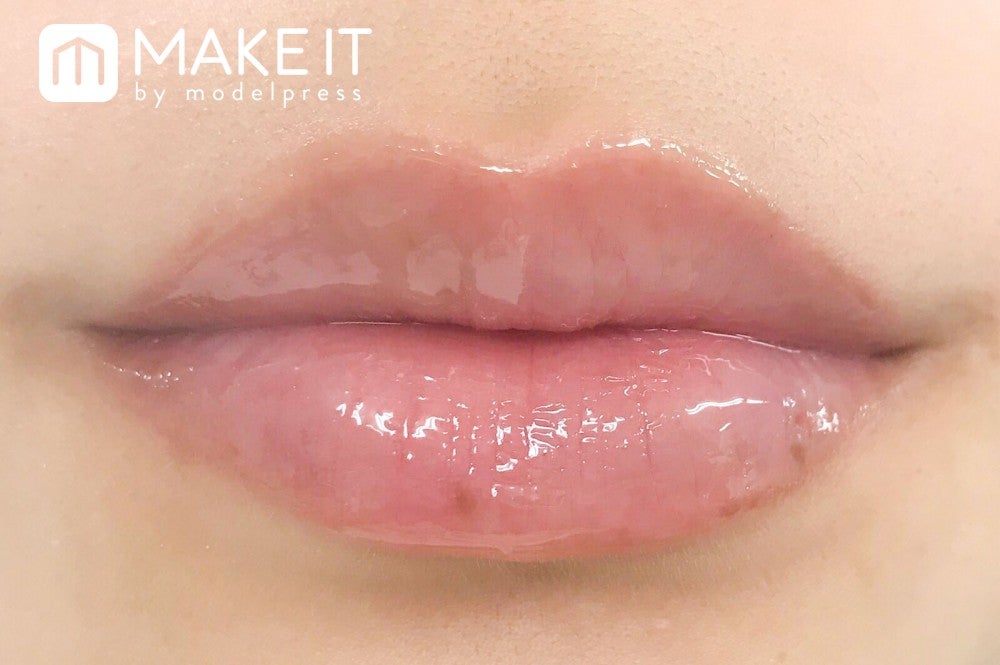 Flora Notis JILLSTUART／フレッシュピオニーリップオイル 使用 (C)メイクイット