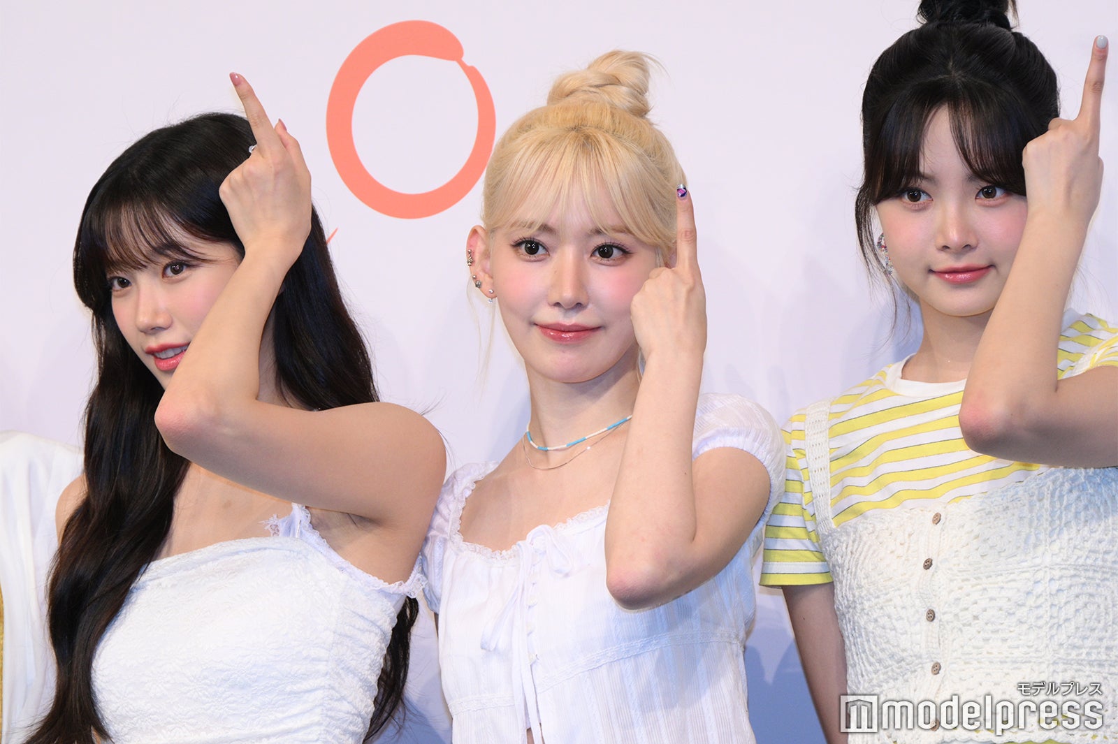 KAZUHA、SAKURA、HONG EUNCHAE／LE SSERAFIM（C）モデルプレス