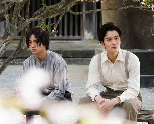 木戸大聖&岡田将生、危険な色気溢れる新カット解禁 艶やかな男たちを熱演【ゆきてかへらぬ】