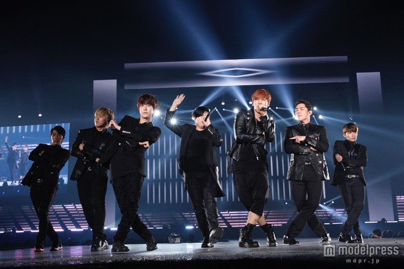 SUPER JUNIOR（ドンヘ、ソンミン、キュヒョン、シンドン、ウニョク、カンイン、リョウク）
