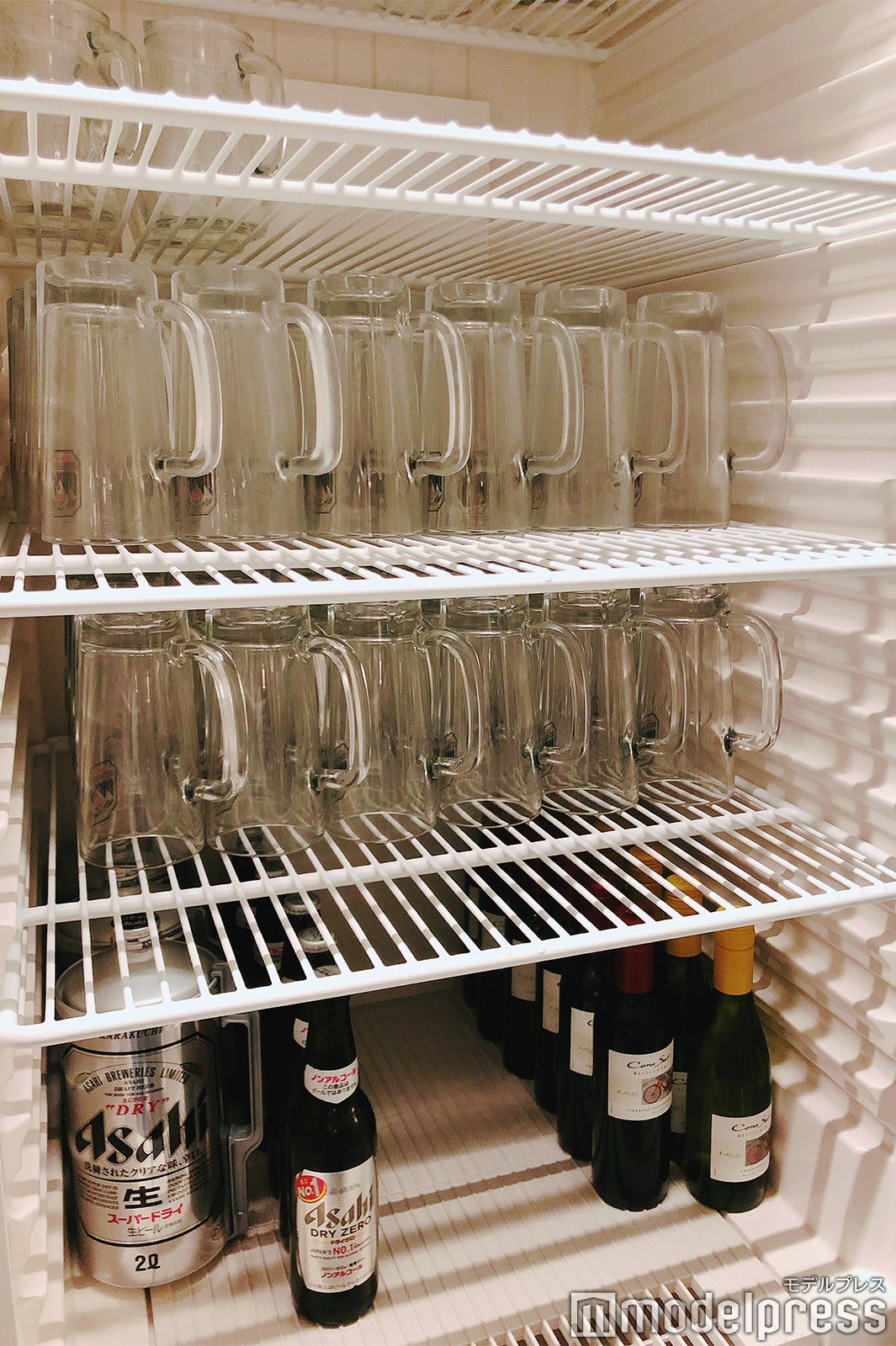 レセプション脇にあるバースペース（C）モデルプレス