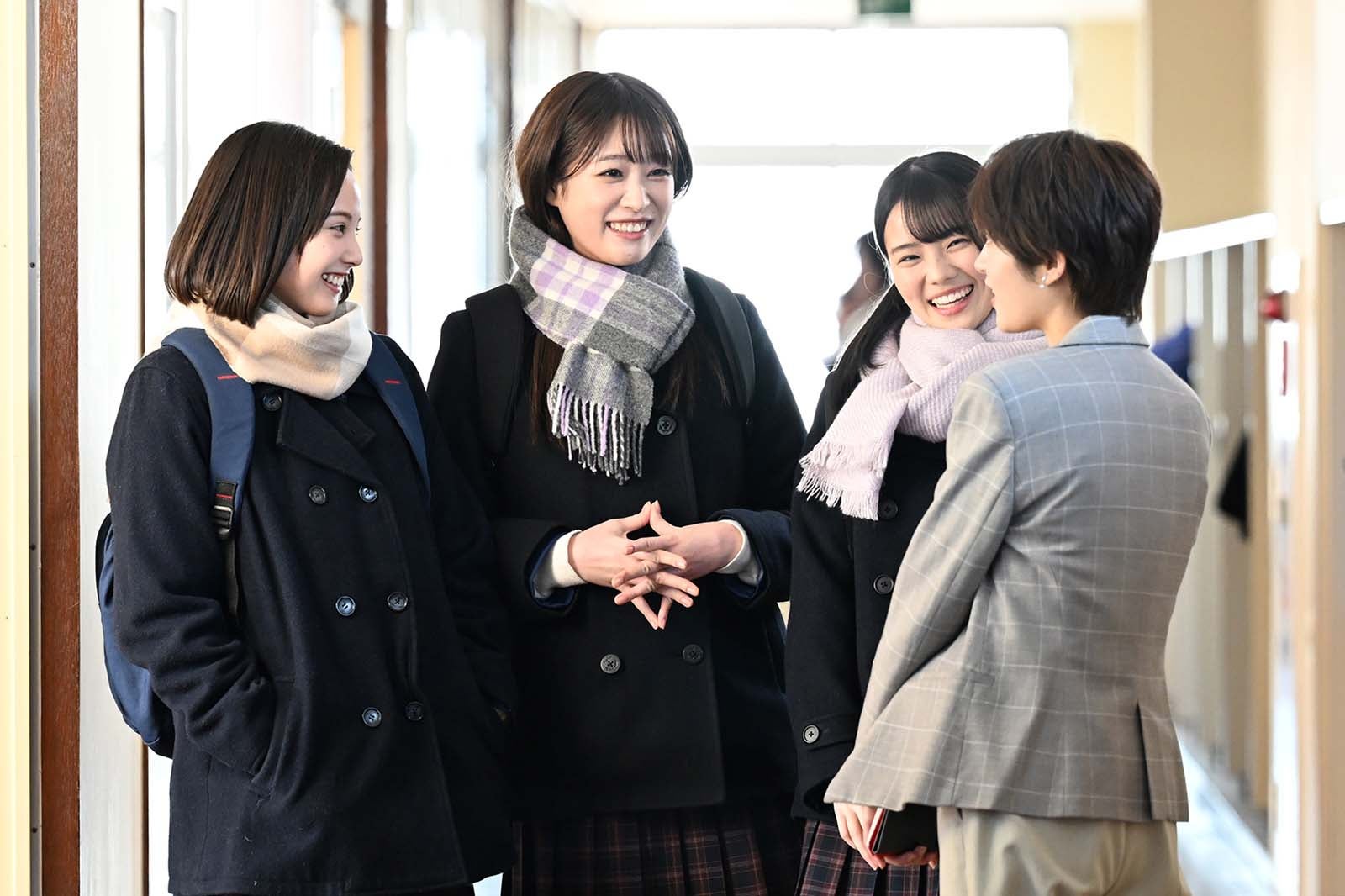 高橋ひかる、若月佑美ら「リビングの松永さん」第6話より（C）カンテレ