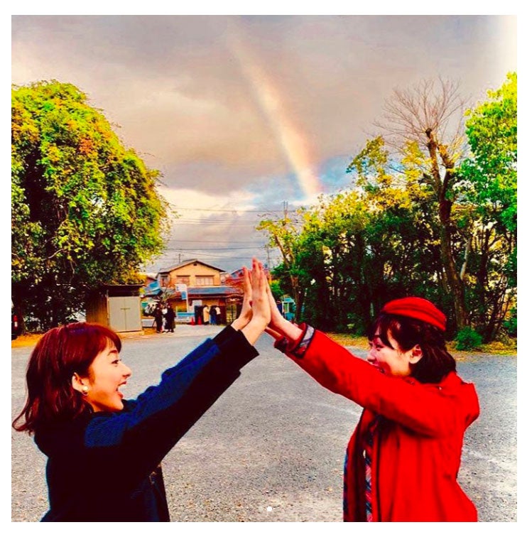 平祐奈＆福原遥が大興奮“華の98年組”仲良しショットに「可愛すぎ」「まじ癒し」の声