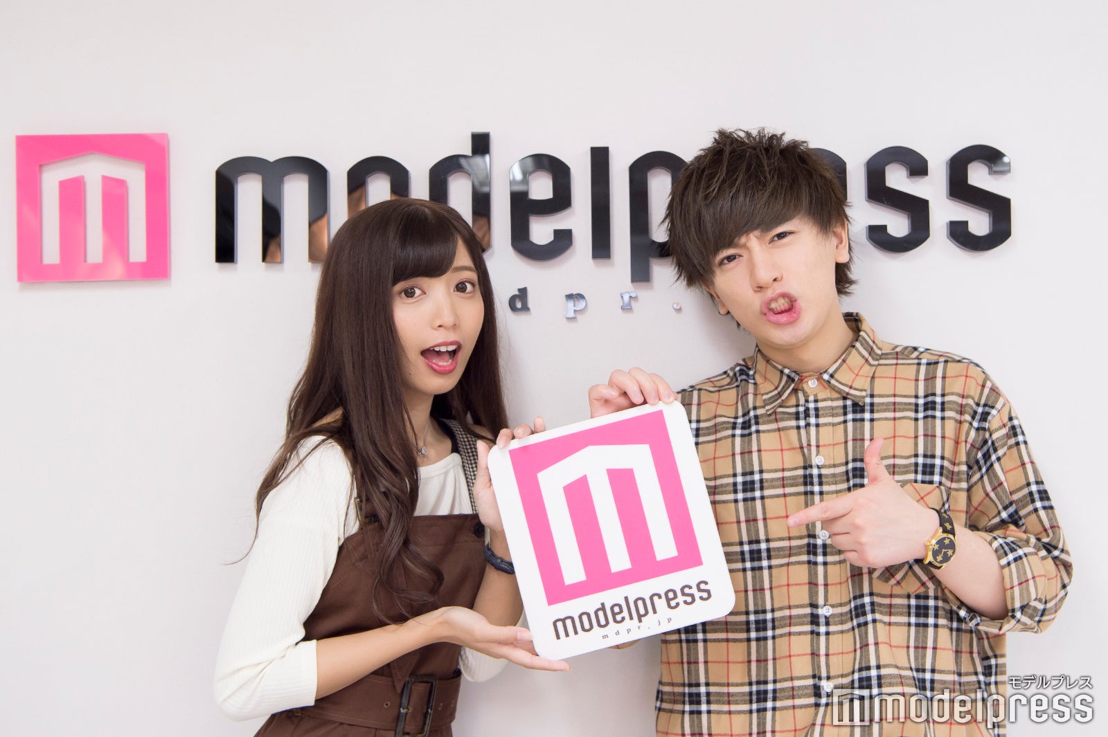 ヴァンゆん（左：ゆん、右：ヴァンビ） （C）モデルプレス