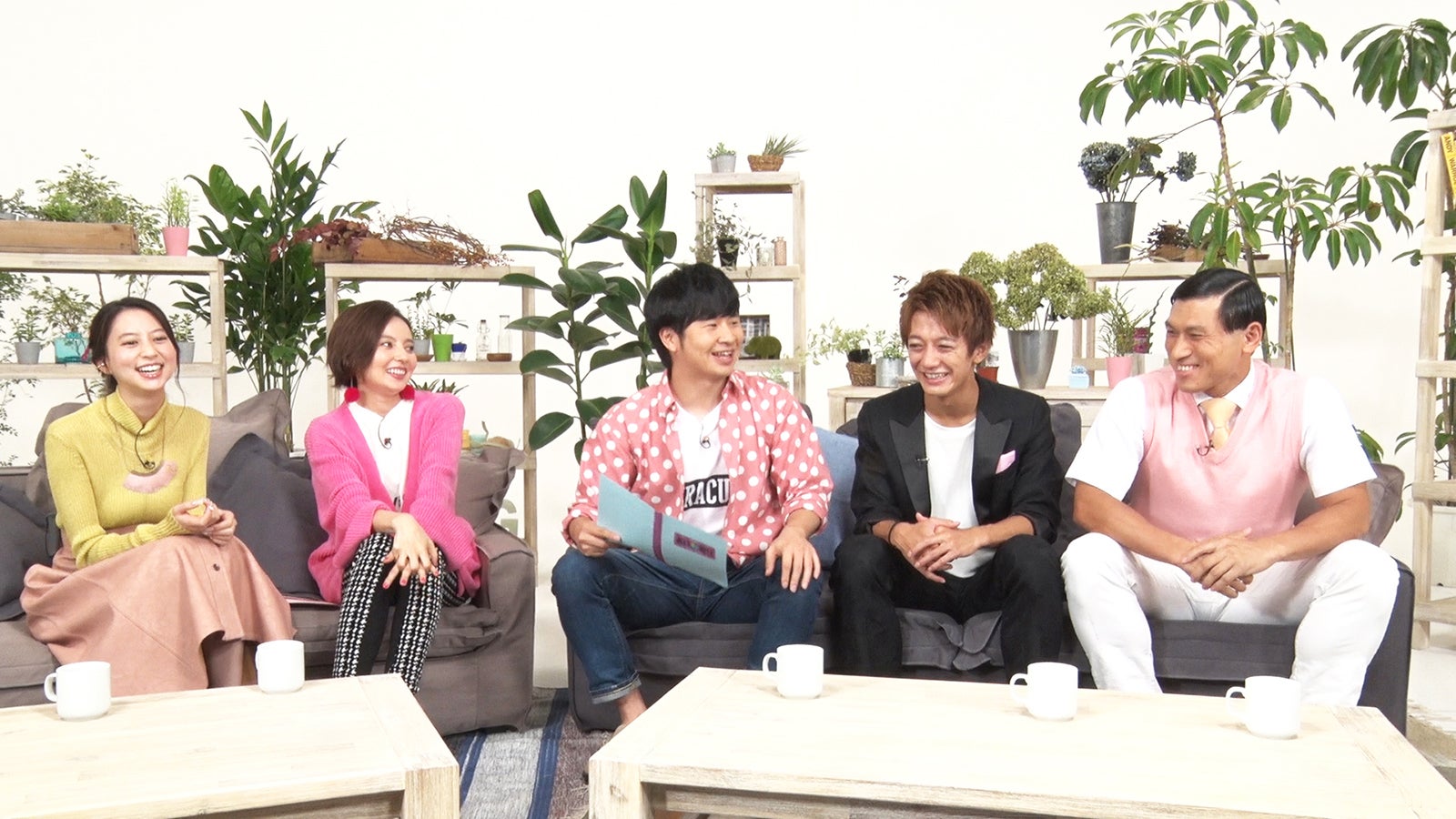 河北麻友子、ベッキー、若林正恭、大倉士門、春日俊彰／「あいのり：Asian Journey」第1話より（C）フジテレビ