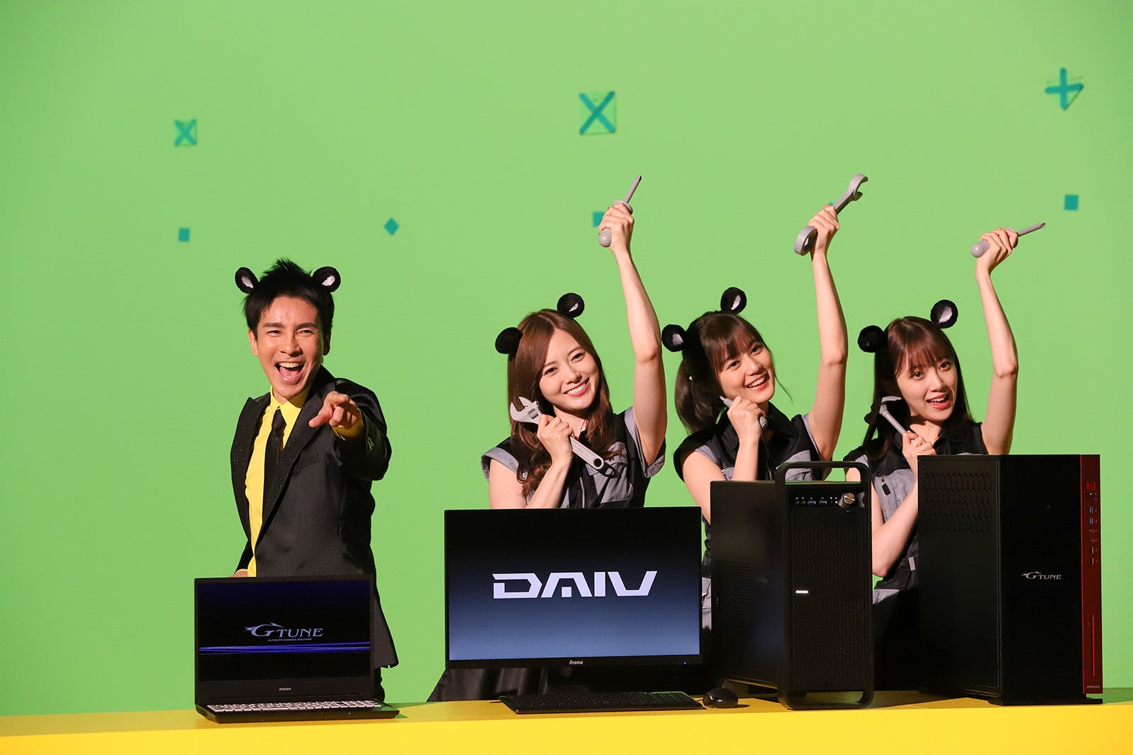 （左から）郷ひろみ、白石麻衣、生田絵梨花、堀未央奈（提供写真）