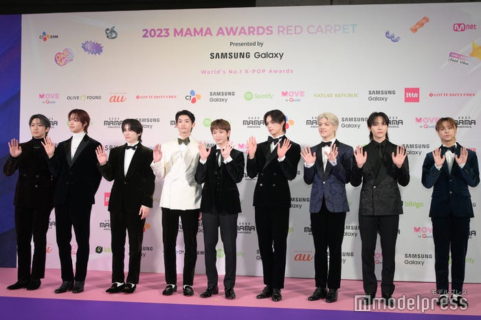 &TEAM(左から)FUMA、EJ、YUMA、JO、HARUA、K、MAKI、NICHOLAS、TAKI(C)モデルプレス