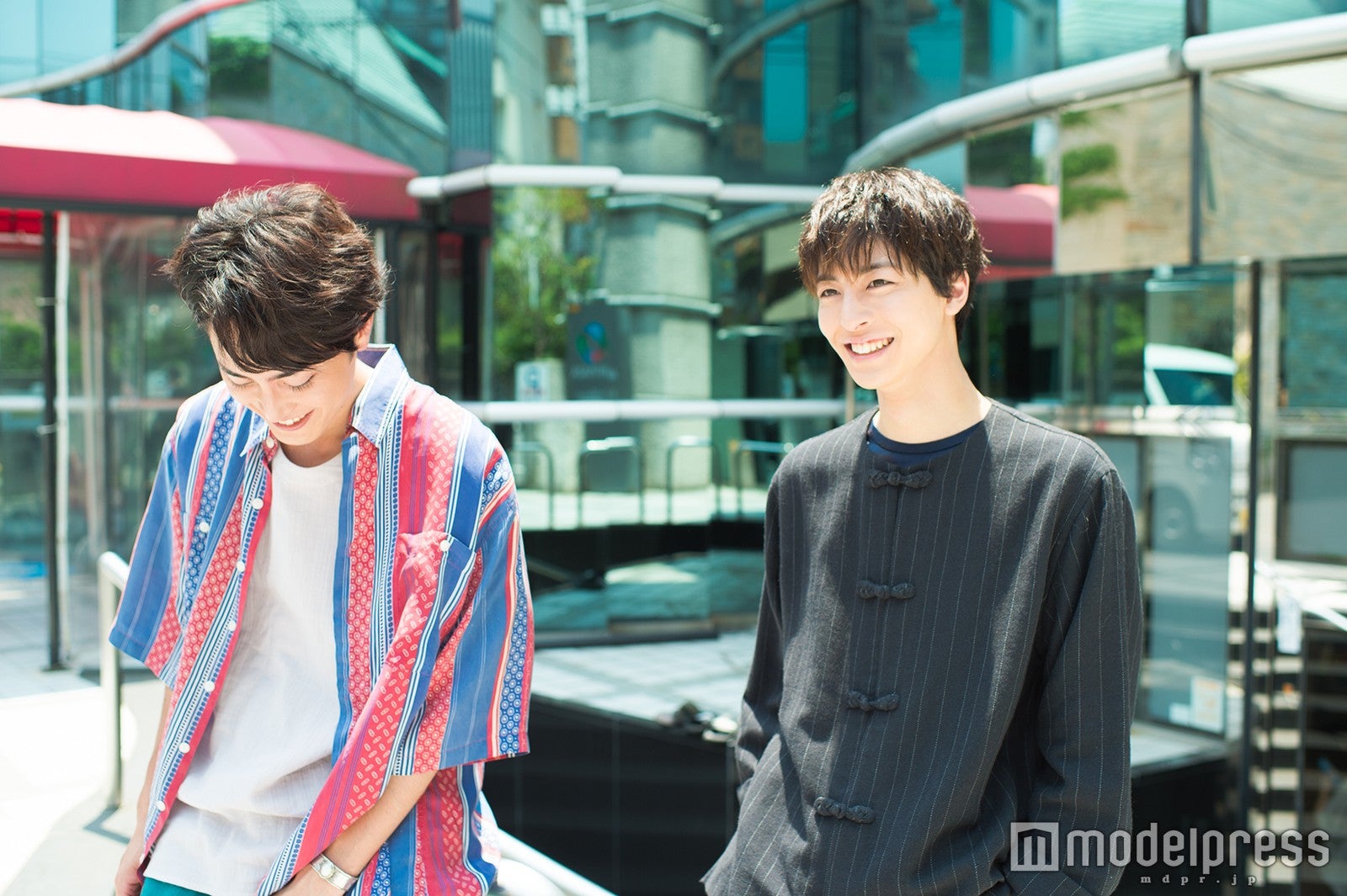 （左から）間宮祥太朗、高杉真宙（C）モデルプレス