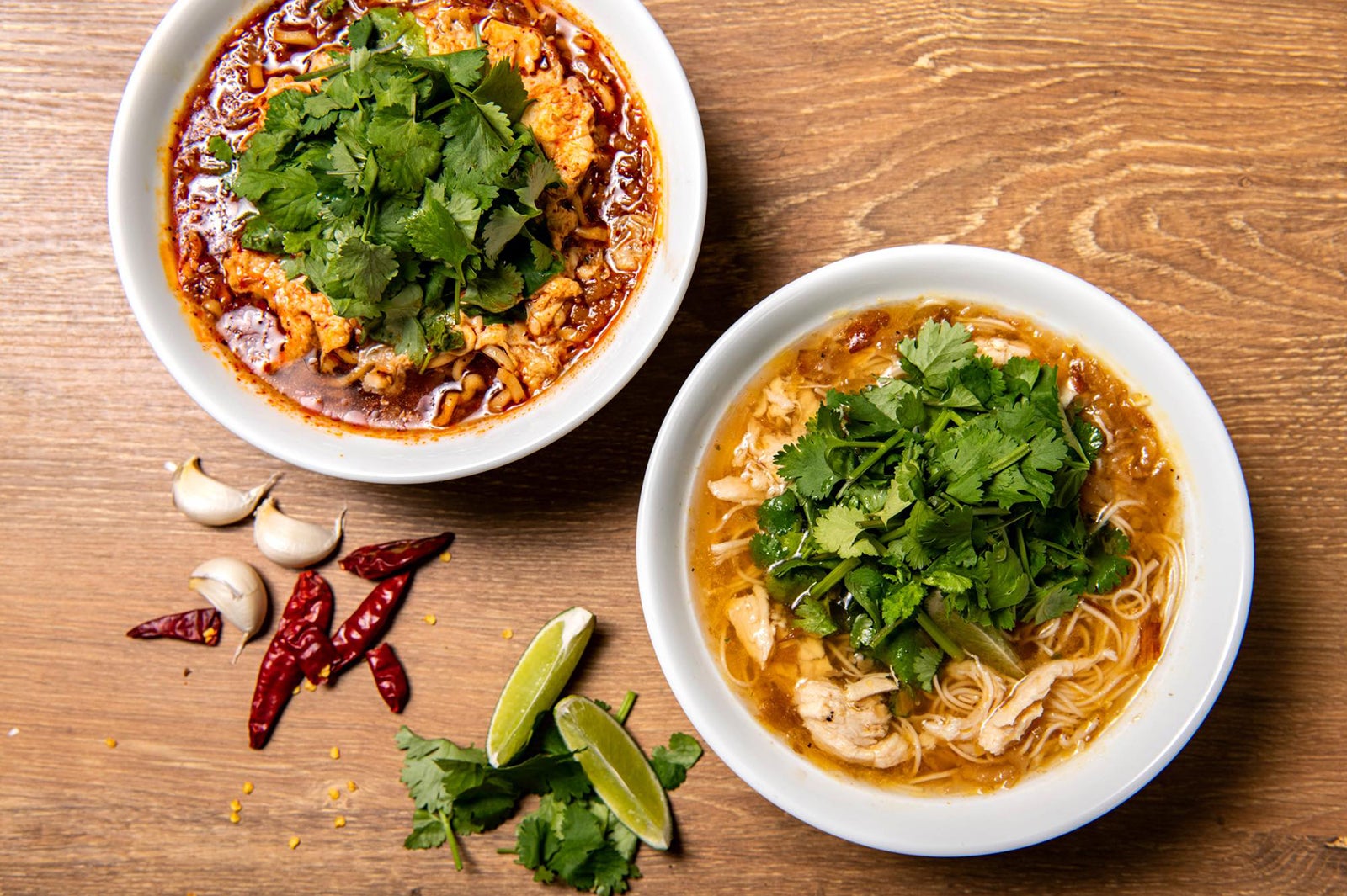 パクチー麺、パクチー辛麺　 680円（税込）／画像提供：TRANSIT GENERAL OFFICE