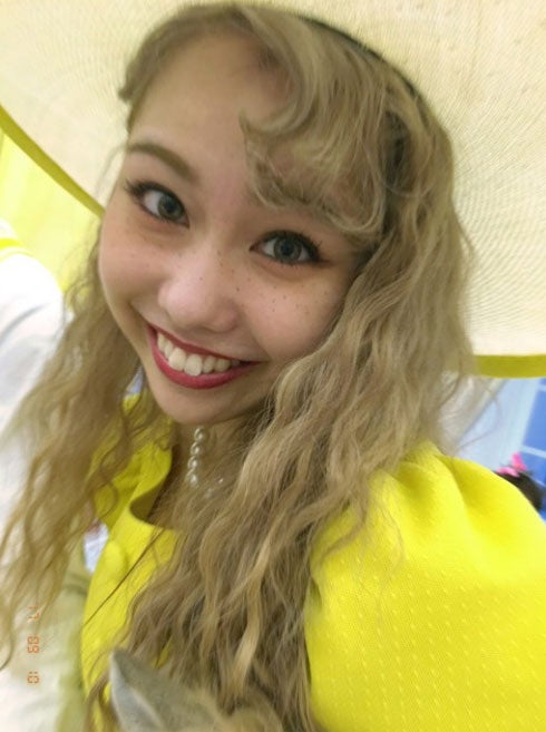 頬にそばかすを描いているぺこ／ぺこオフィシャルブログ（Ameba）より