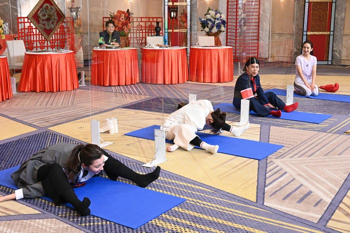 中条あやみ、福原遥、岡村隆史、後藤晴菜アナ (C)日本テレビ