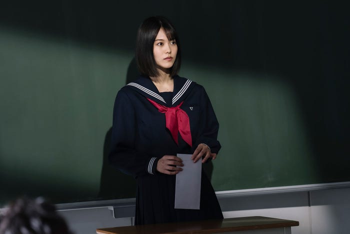 志田彩良(C)2024 映画「遺書、公開。」製作委員会(C)陽東太郎/SQUARE ENIX