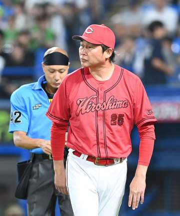 広島が守乱で大敗 四回に小園の野選、坂倉の悪送球が絡んで一挙5失点 新井監督「取り返すことに期待したい」